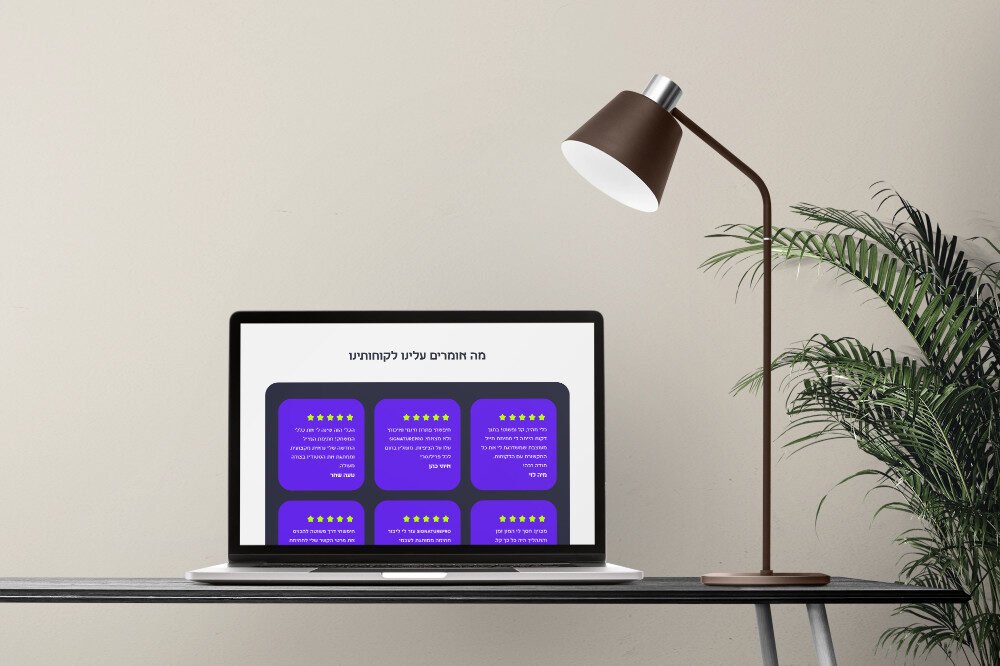 מחשב נייד עכשווי מציג חלק מרכזי בפורטל השירותים המקוון והמשוכלל של SignaturePro.