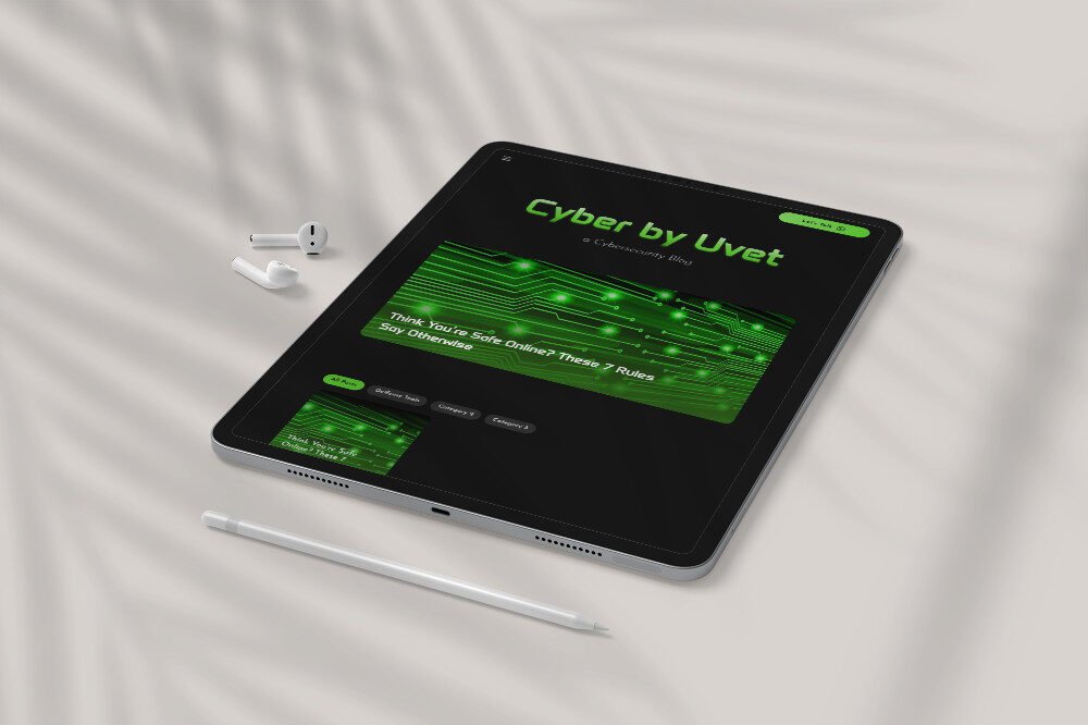 טאבלט מינימליסטי מדגיש את העיצוב הנקי והמודרני של הנוכחות המקוונת המתקדמת של Cyber by Uvet.