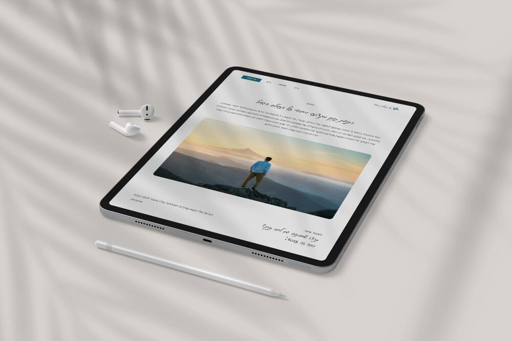 טאבלט מינימליסטי המדגיש עיצוב נקי ומודרני.
